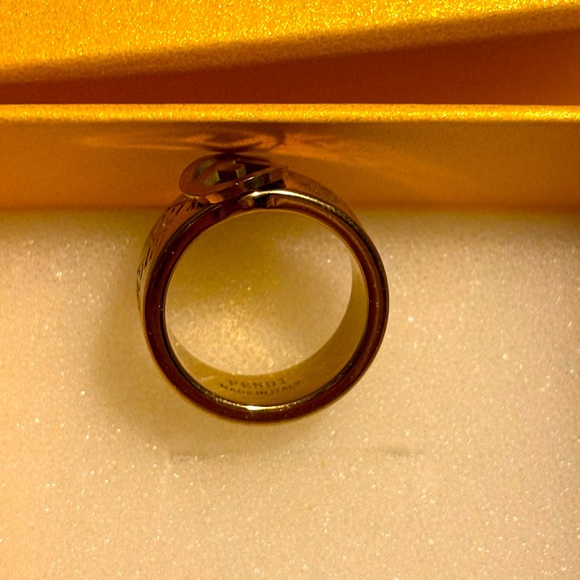 Fendi size 6 ring! Call out: A little scuff on the F initial on the ring. - Picture 5 of 11
